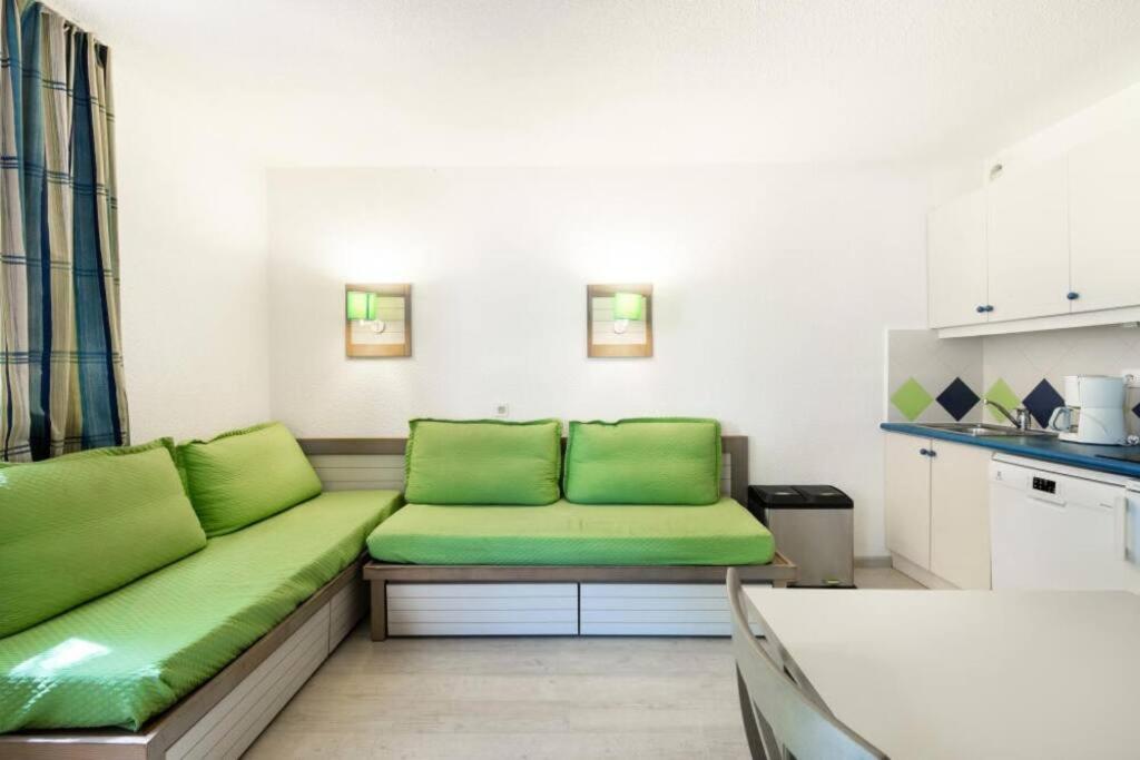 Bel appartement à Saint-Raphaël avec vue piscine Saint-Raphael (Var) Exterior foto