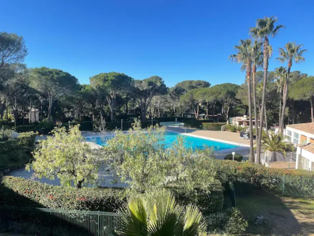 Bel appartement à Saint-Raphaël avec vue piscine Saint-Raphael (Var) Exterior foto
