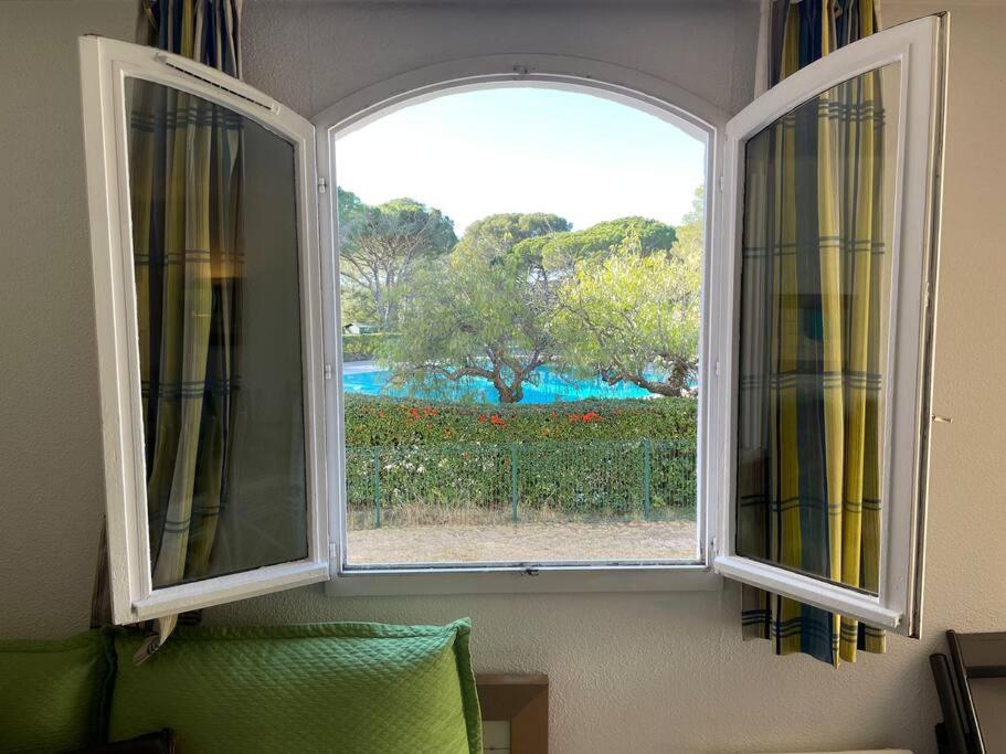 Bel appartement à Saint-Raphaël avec vue piscine Saint-Raphael (Var) Exterior foto