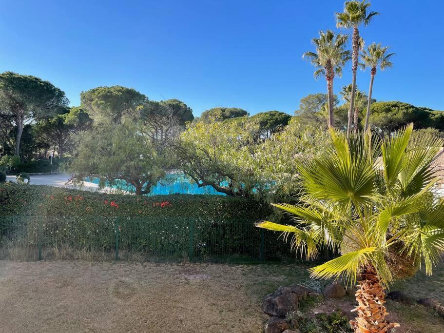 Bel appartement à Saint-Raphaël avec vue piscine Saint-Raphael (Var) Exterior foto