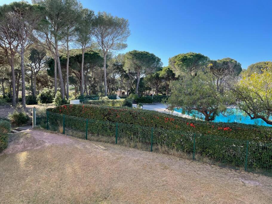 Bel appartement à Saint-Raphaël avec vue piscine Saint-Raphael (Var) Exterior foto